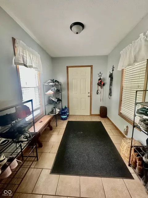 Entry Way - 208 10th St, Covington, IN 47932 photo 2 of 2
