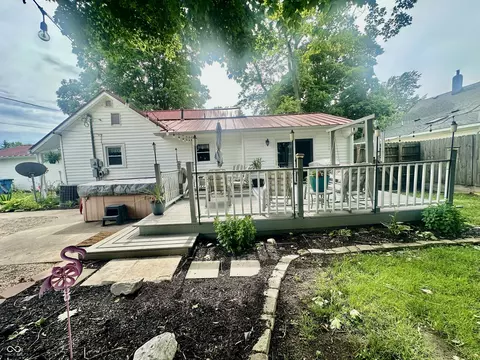 Exterior - 208 10th St, Covington, IN 47932 photo 5 of 9