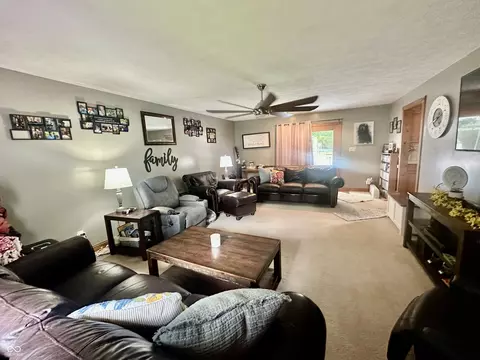 Living - 208 10th St, Covington, IN 47932 photo 4 of 4