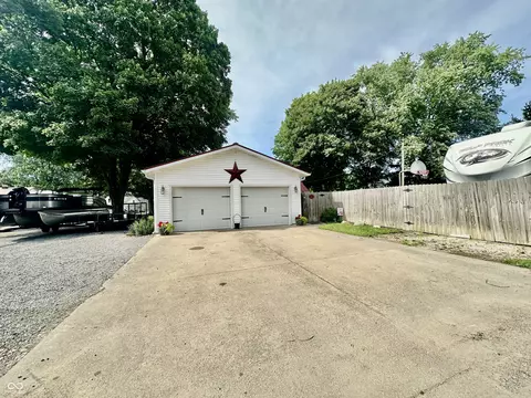 Exterior - 208 10th St, Covington, IN 47932 photo 2 of 9