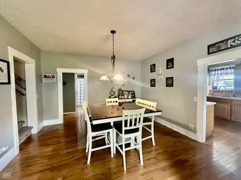 Dining - 208 10th St, Covington, IN 47932 photo 1 of 2