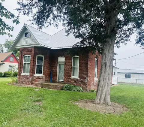 402 N Willow St, Dana, IN 47847