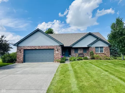 3418 S Rosewind Dr, New Palestine, IN 46163