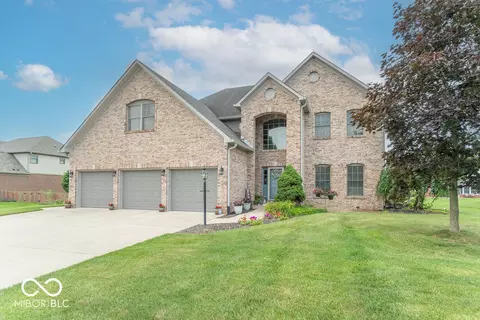 1035 White Oak Dr, Plainfield, IN 46168