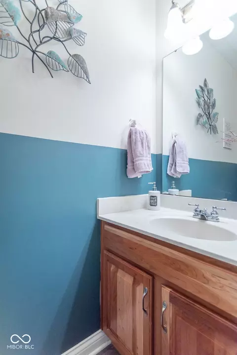 Bath - 1035 White Oak Dr, Plainfield, IN 46168 photo 2 of 6