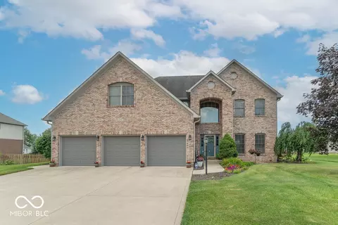 Exterior - 1035 White Oak Dr, Plainfield, IN 46168 photo 2 of 7