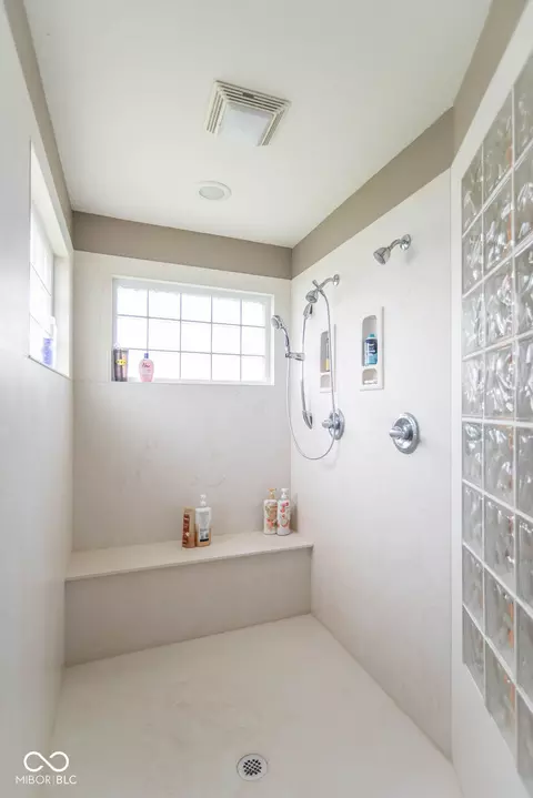 Bath - 1035 White Oak Dr, Plainfield, IN 46168 photo 5 of 6