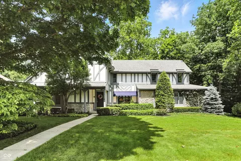 380 Raintree Dr, Zionsville, IN 46077