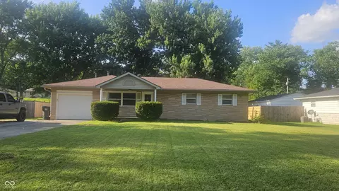 4614 Runyon Lake Dr W, Greenwood, IN 46143