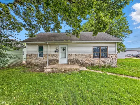 356 S 7th St, Frankfort, IN 46041
