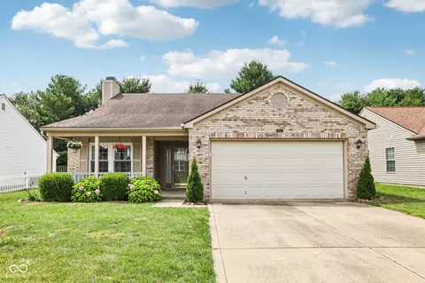 704 Bluff Creek Dr, Fortville, IN 46040