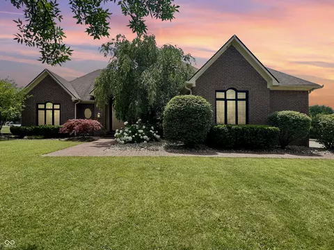 3893 Bent Tree Ln, Greenwood, IN 46143
