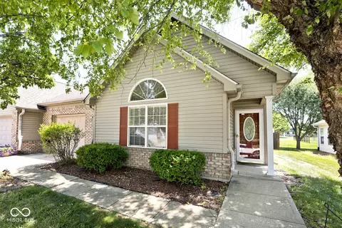 1311 Flintlock Dr, Greenwood, IN 46143