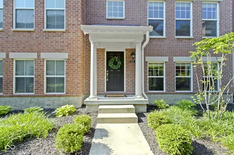 9476 Oakley Dr, Indianapolis, IN 46260