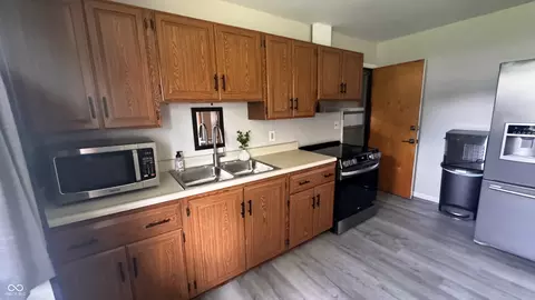 Kitchen - 336 Brookside Ln, Plainfield, IN 46168 photo 3 of 6