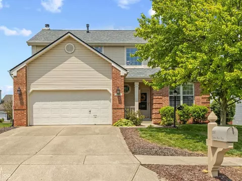 1260 Easton Point Dr, Greenwood, IN 46142