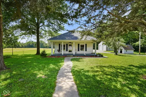 6208 S 200 W, Trafalgar, IN 46181