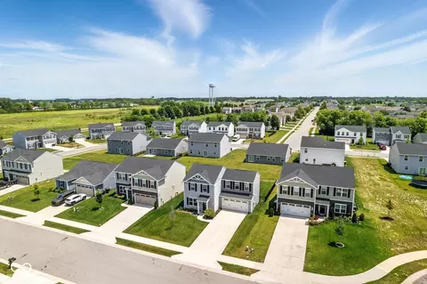 View/Area - 9855 Oakmont E Dr E, Pendleton, IN 46064 photo 2 of 5