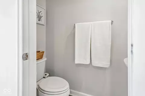 Bath - 9855 Oakmont E Dr E, Pendleton, IN 46064 photo 1 of 4
