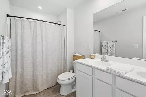Bath - 9855 Oakmont E Dr E, Pendleton, IN 46064 photo 3 of 4