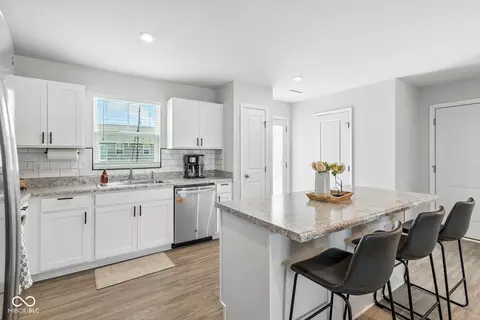 Kitchen - 9855 Oakmont E Dr E, Pendleton, IN 46064 photo 3 of 4