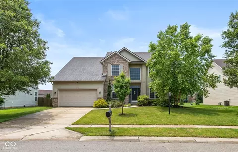 8336 Bent Oak Dr, Indianapolis, IN 46236