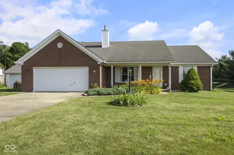 1016 W Creek Ridge Dr, Fountaintown, IN 46130