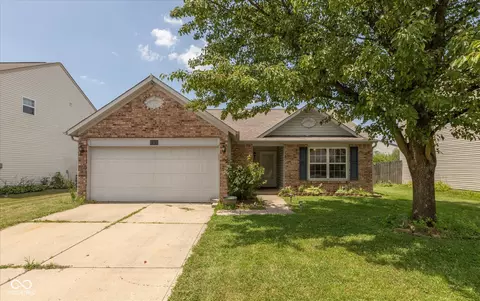 142 Hilltop Farms Blvd, Whiteland, IN 46184