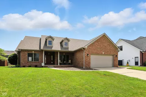 35 Decourcy Ln, Franklin, IN 46131