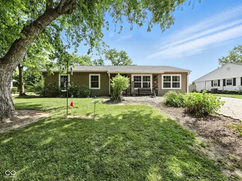 1039 Eastlawn Dr, Whiteland, IN 46184
