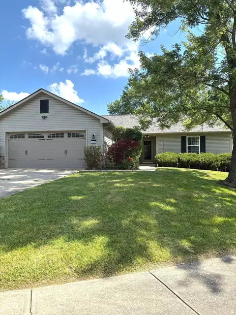 8425 Brook Pointe Ct, Indianapolis, IN 46234