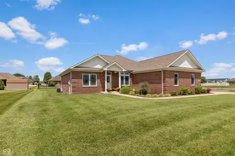 1976 Austin James Ln, Seymour, IN 47274