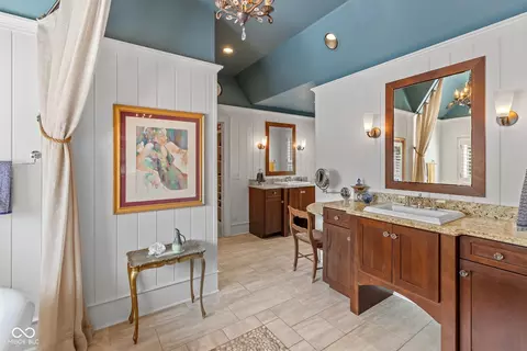 Bath - 10594 Geist Rd, Fishers, IN 46037 photo 4 of 6
