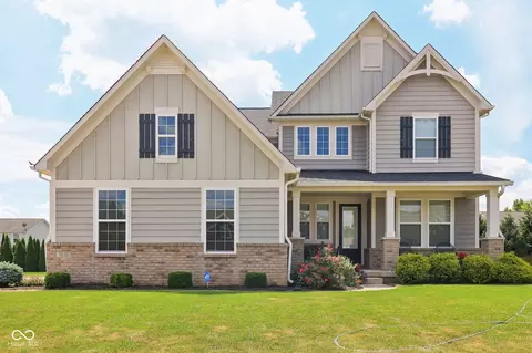 3232 Purple Ash Dr, Zionsville, IN 46077