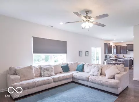 Living - 907 Ram Dr, Franklin, IN 46131 photo 1 of 1