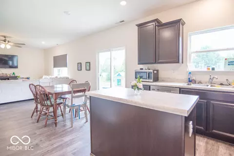 Kitchen - 907 Ram Dr, Franklin, IN 46131 photo 1 of 4
