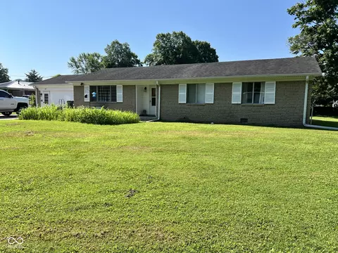 207 W Elm St, Spiceland, IN 47385