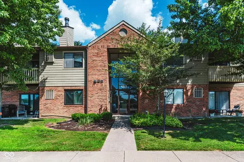 4371 Village Parkway Cir W #2, Indianapolis, IN 46254