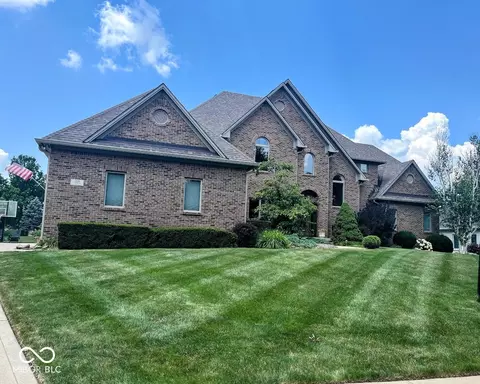 2126 Caledonian Ct, Greenwood, IN 46143