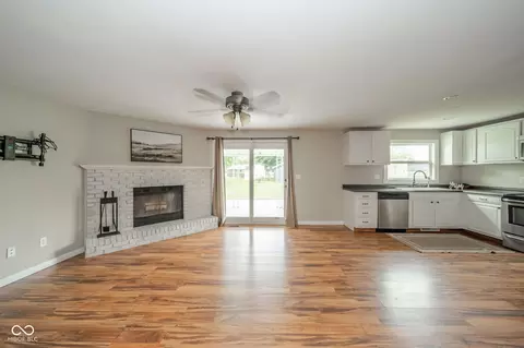 Living - 124 Bess Blvd, Pendleton, IN 46064 photo 4 of 5
