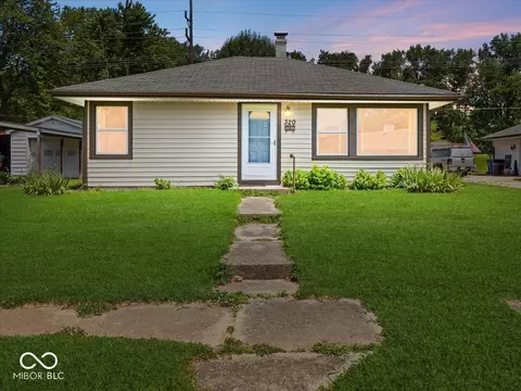 320 Sunset Dr, Shelbyville, IN 46176