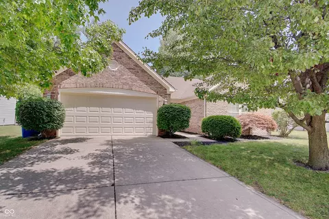 8950 Dickinson Ct, Fishers, IN 46038