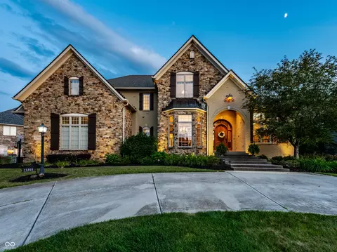 13866 Coldwater Dr, Carmel, IN 46032