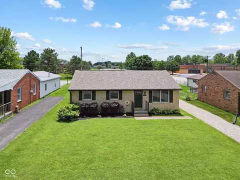 1117 Crestmoor Dr, Shelbyville, IN 46176