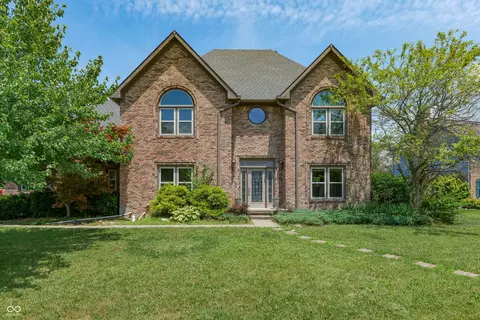 3696 Lakeshore Ct, Greenwood, IN 46143