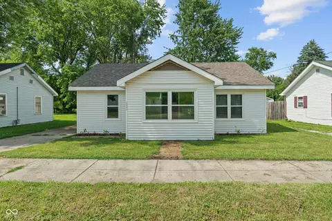 632 7th St, Shelbyville, IN 46176