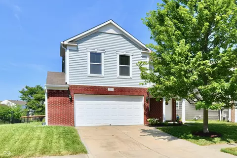 2016 Morning Light Ln, Greenwood, IN 46143