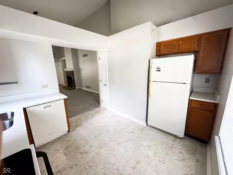 Kitchen - 9672 River Oak Ln E, Fishers, IN 46038 photo 2 of 2