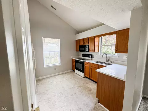 Kitchen - 9672 River Oak Ln E, Fishers, IN 46038 photo 1 of 2