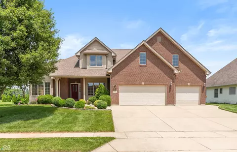 2060 Pawnee Ct E, Columbus, IN 47203